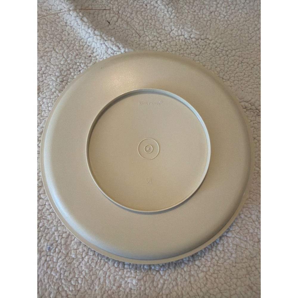 Tupperware Vintage Almond Beige microwavable Plate with lid  1491 Retro